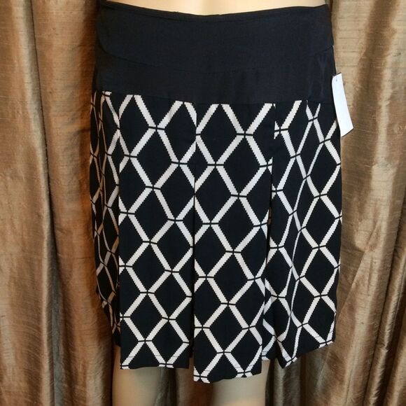 Collective Concepts Pleated Skirt-Diamond Pattern - Picture 2 of 12